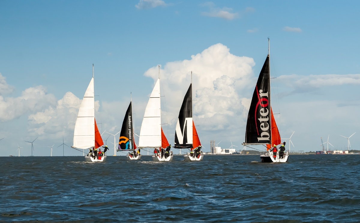 Meerdere boten in formatie